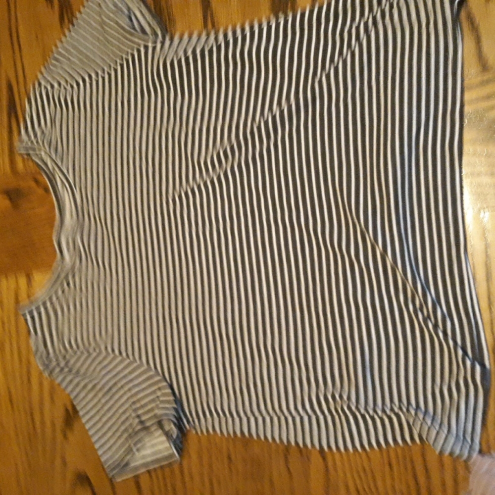 Womens striped short sleeve shirt